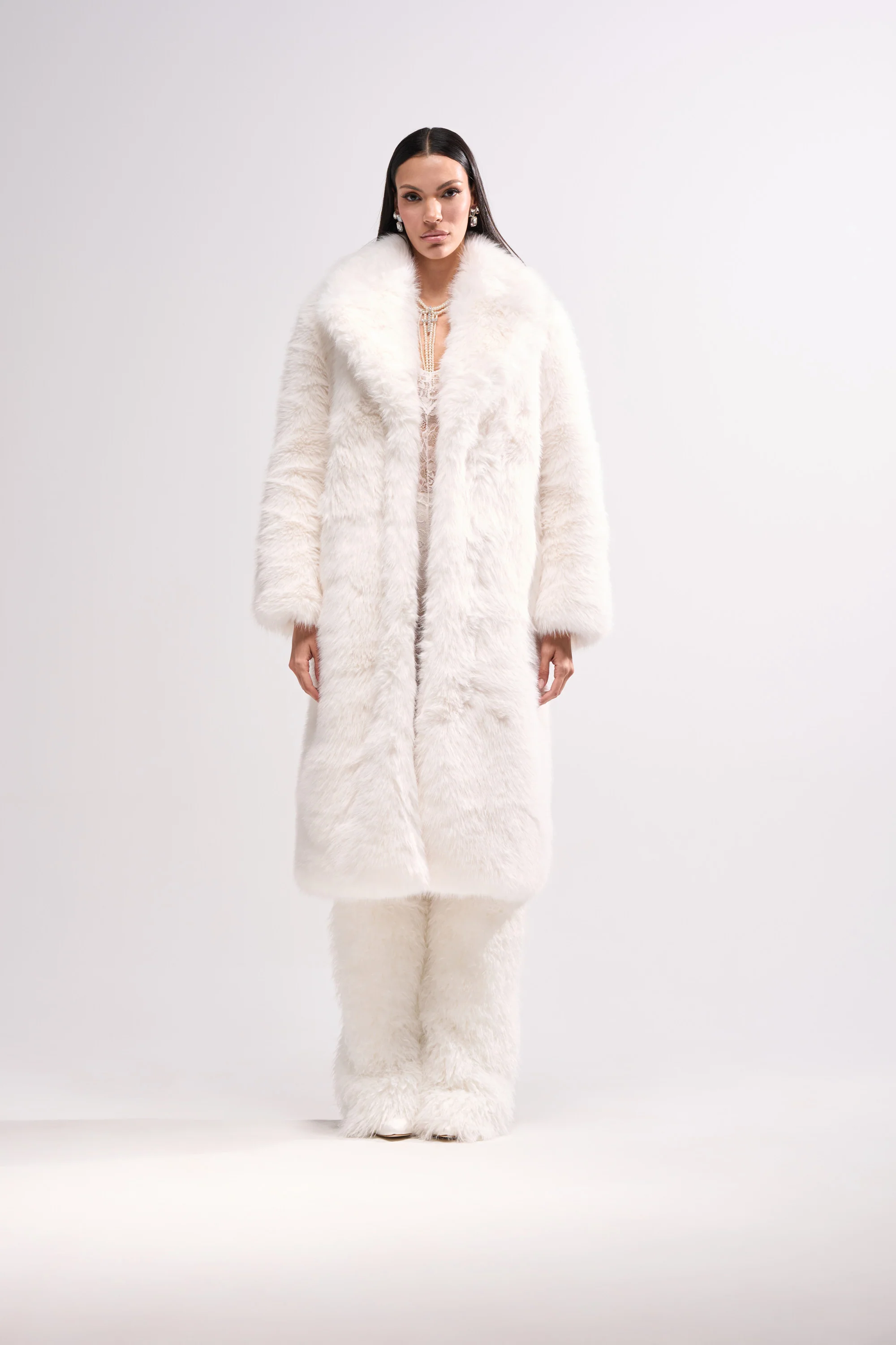 OSLO FAUX FUR COAT IN WHITE - Image 2