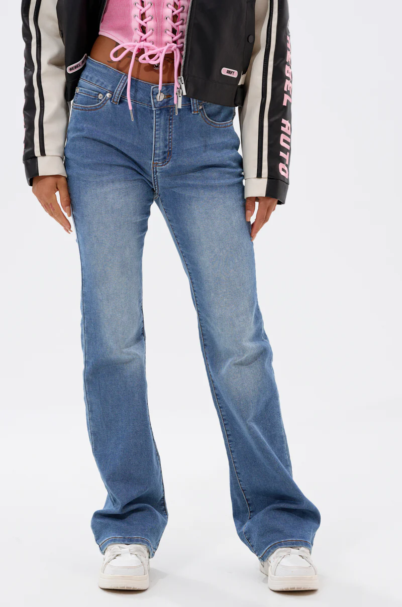 PATCH ME IF YOU CAN POCKET DETAIL JEANS - Image 2