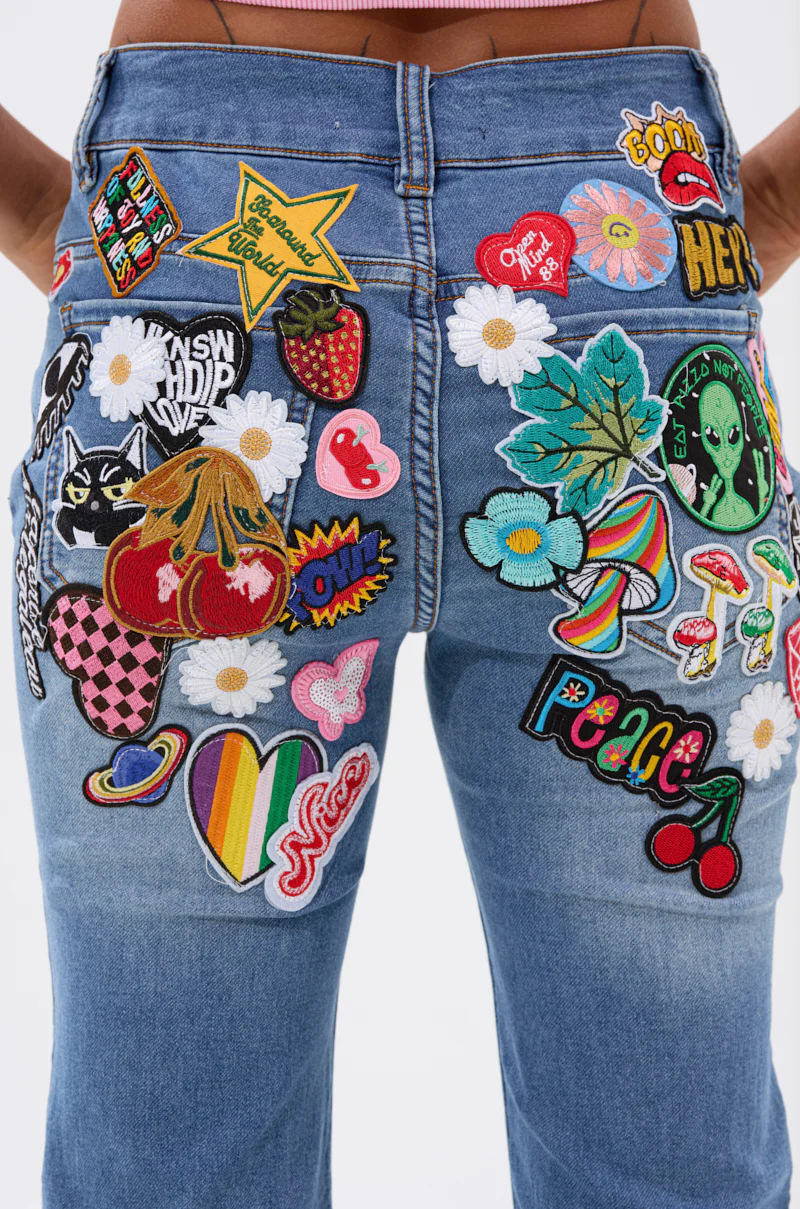 PATCH ME IF YOU CAN POCKET DETAIL JEANS - Image 8