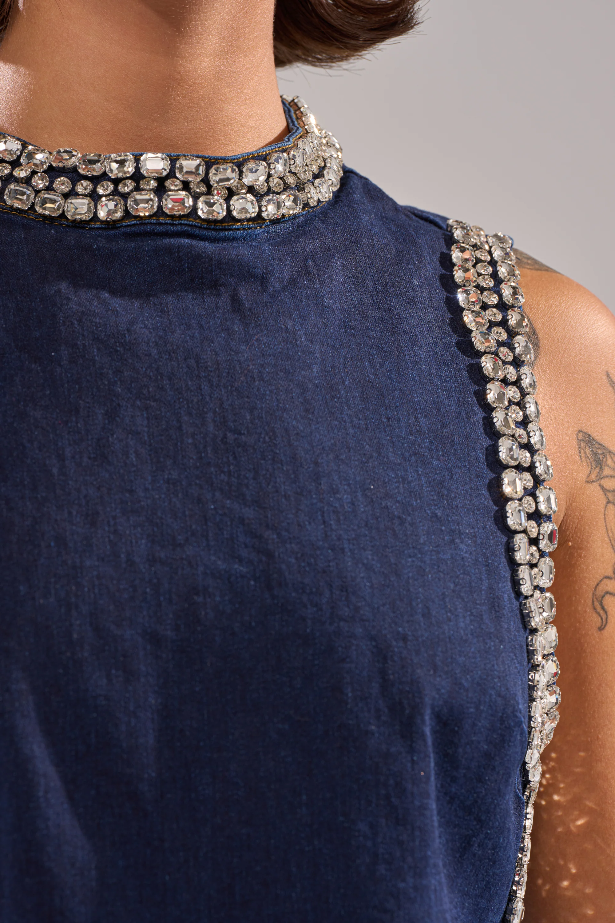 POPPIN OUT RHINESTONE DENIM BLOUSE IN DARK WASH DENIM - Image 7