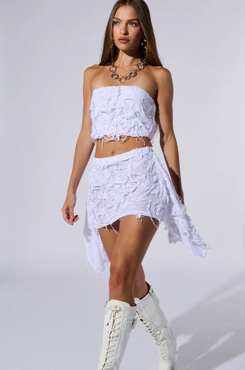 QUEEN OF LOVE DISTRESSED BRALETTE TOP IN WHITE - Image 5