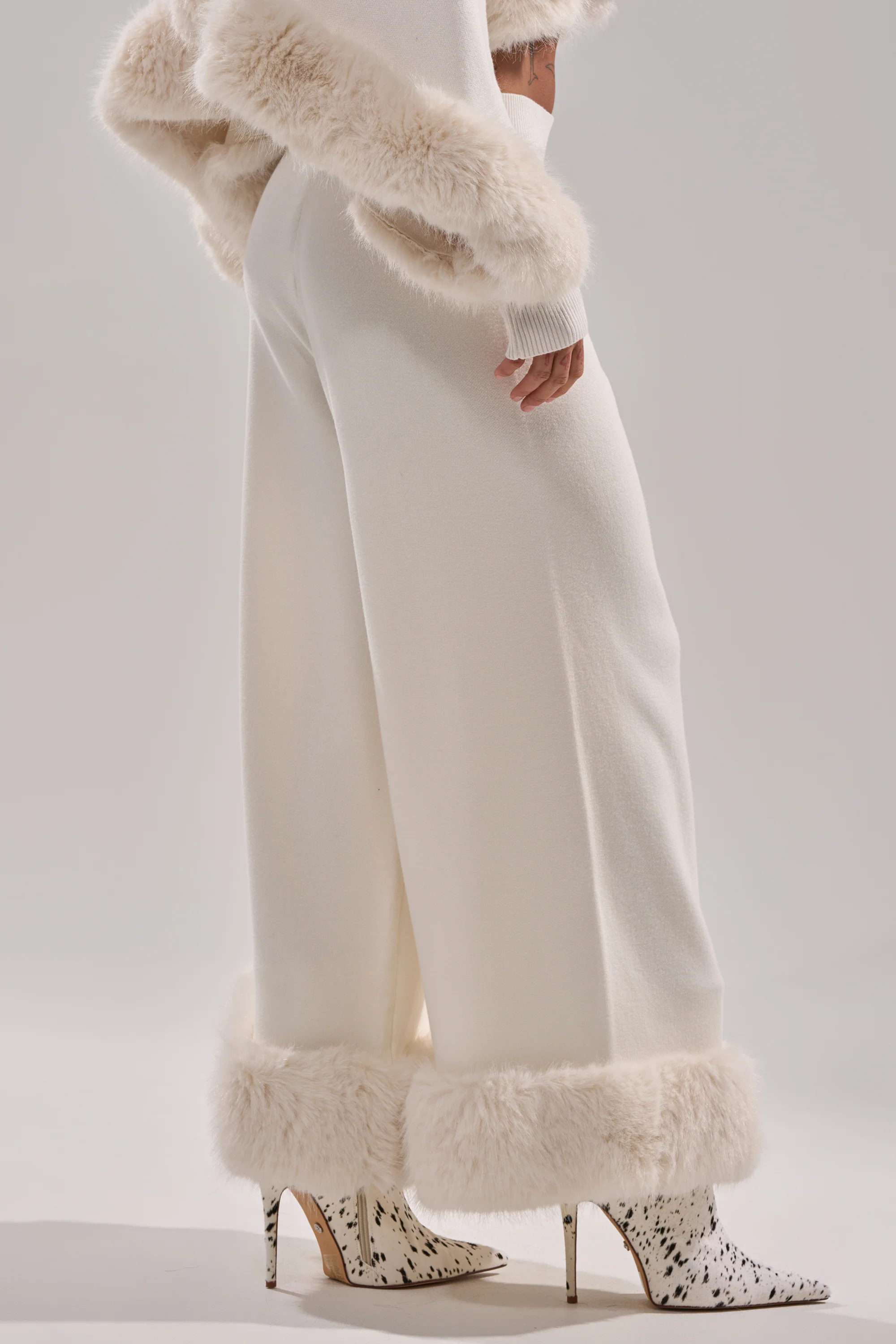 QUIET LUX FUR TRIM SWEATER PANTS IN WHITE - Image 4