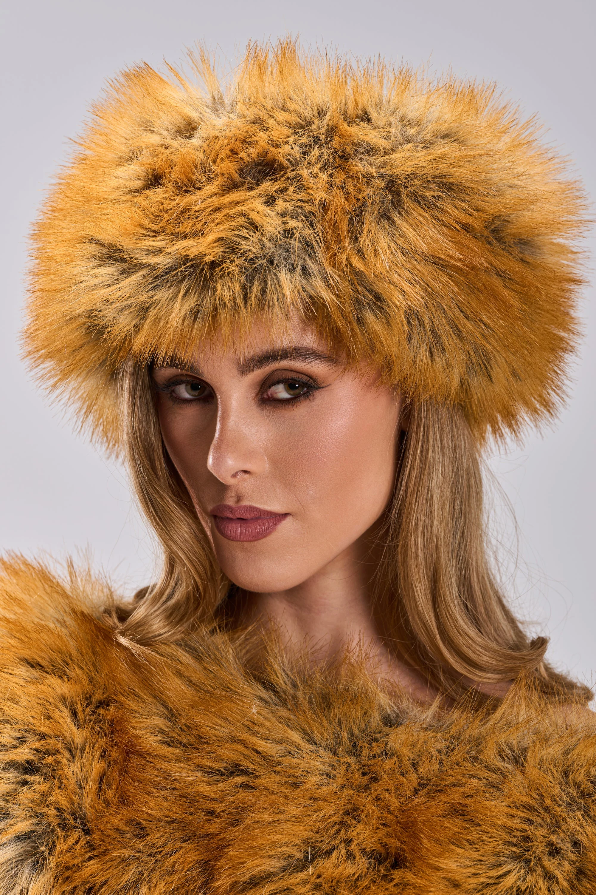 REALLY LIKE THAT FAUX FUR HEADBAND - Image 5