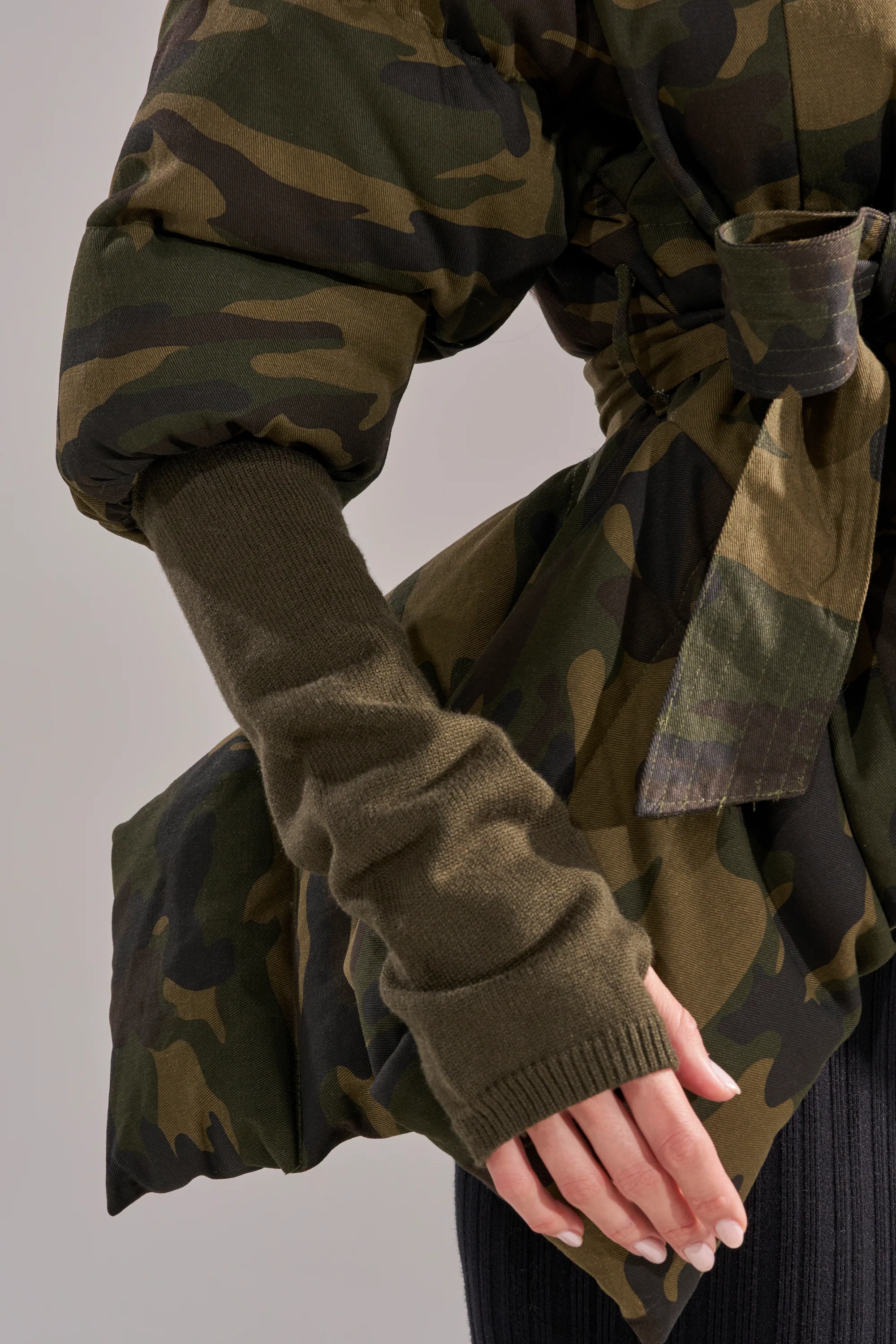 RIB SLEEVE PEPLUM PUFFER IN CAMO - Image 14