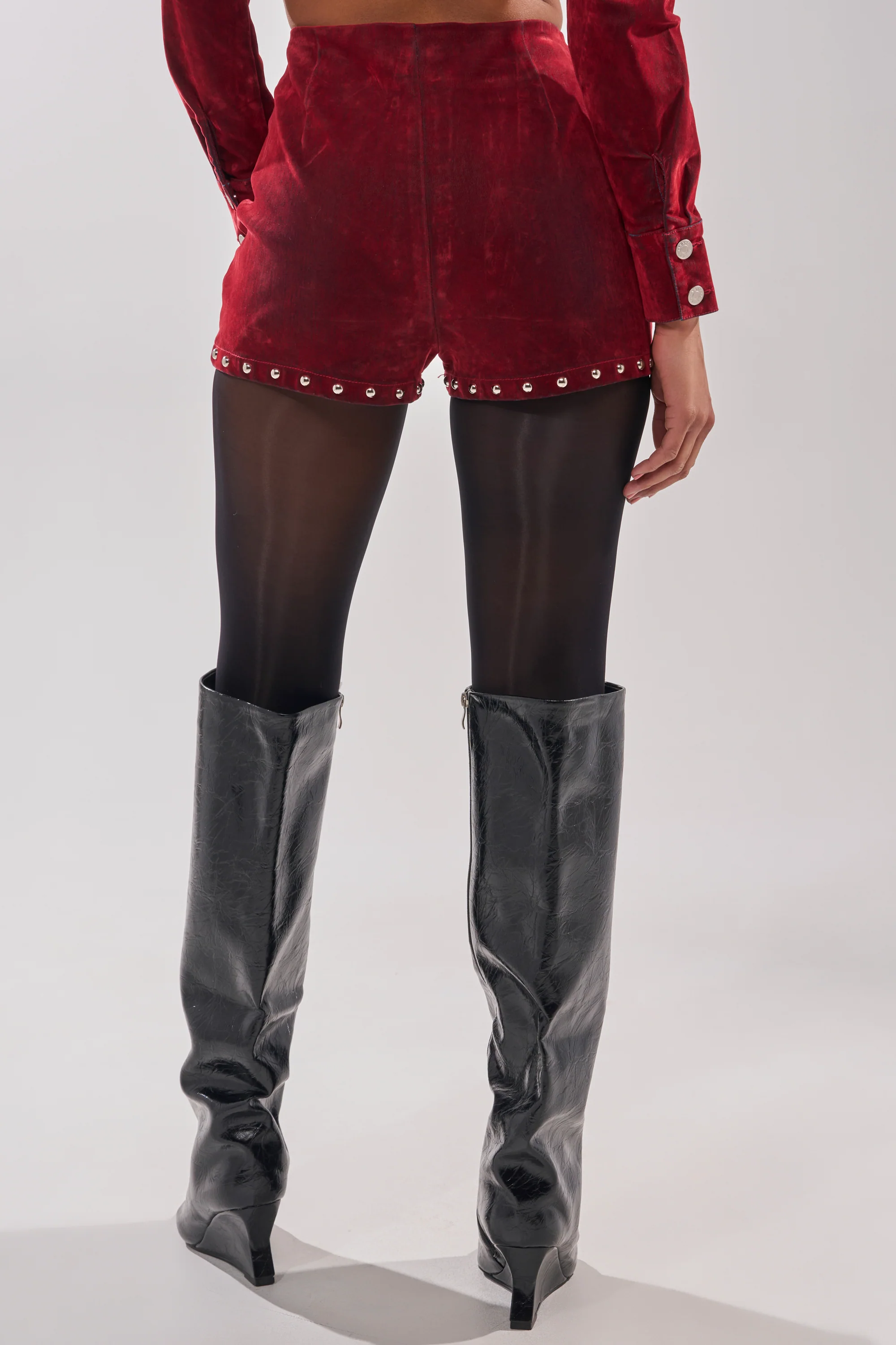 RODEO VIBES VELVET DENIM STUDDED SHORT - Image 5