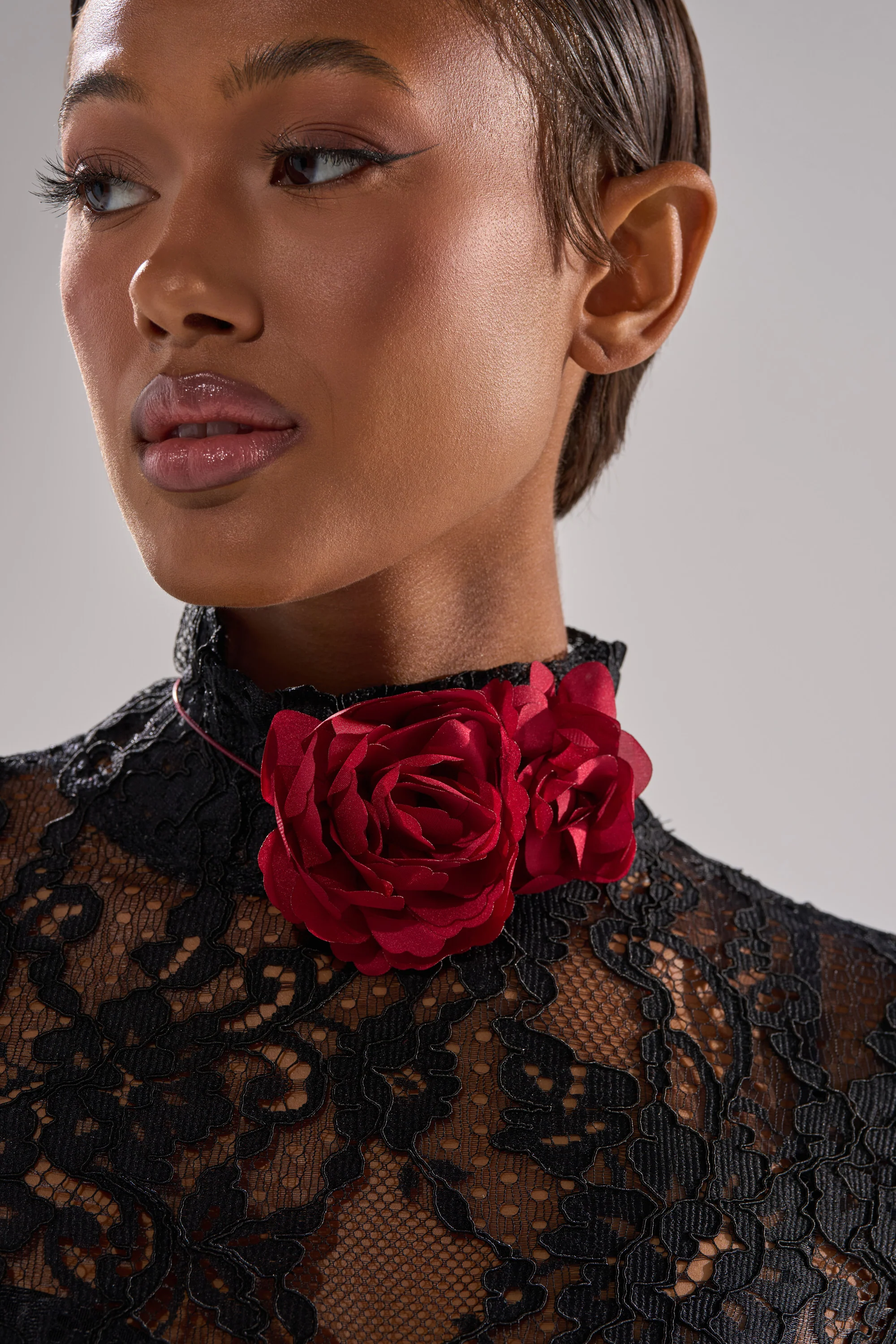 ROSEY FLORAL CHOKER NECKLACE - Image 2