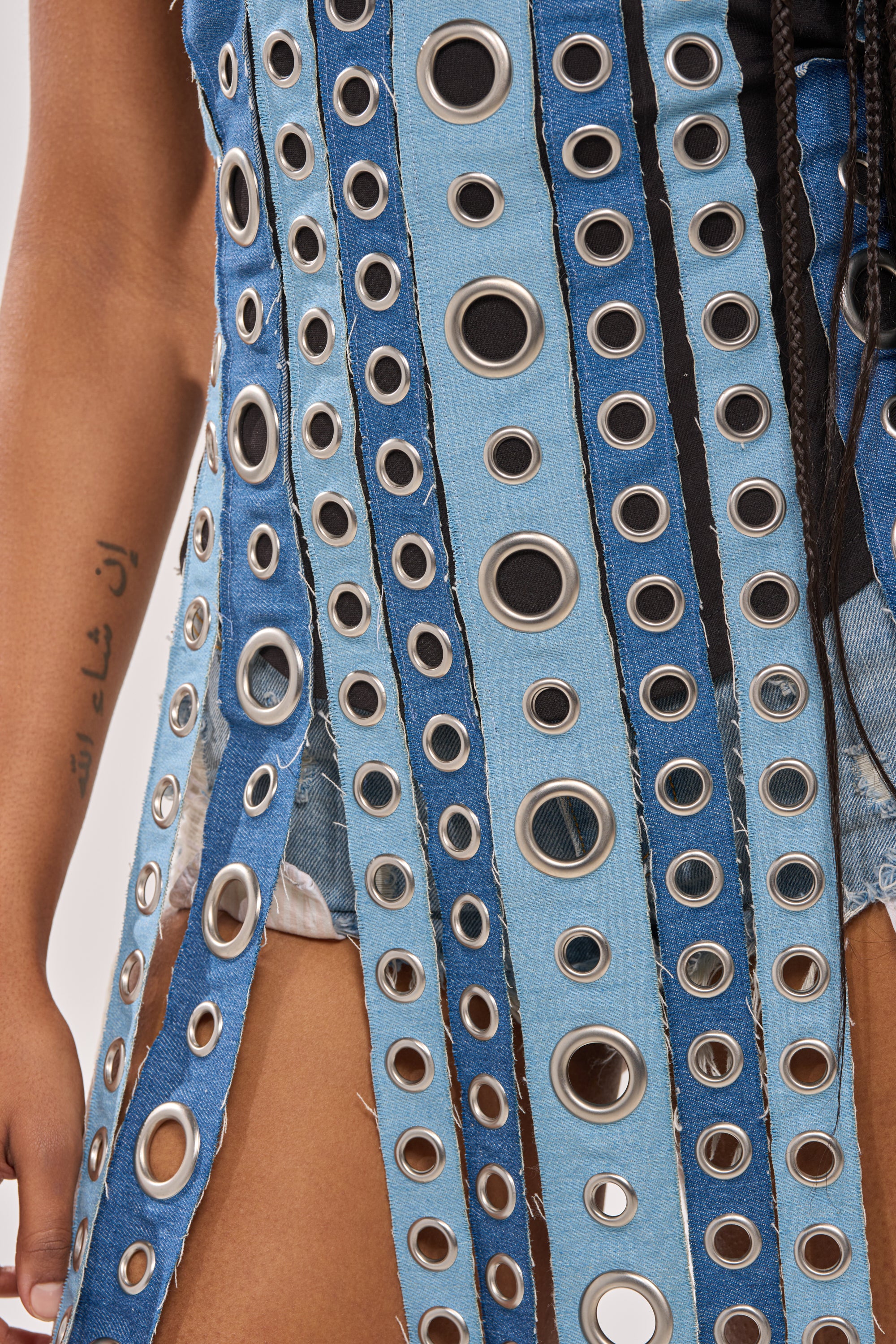 SABRINA GROMMET DETAIL TOP - Image 9