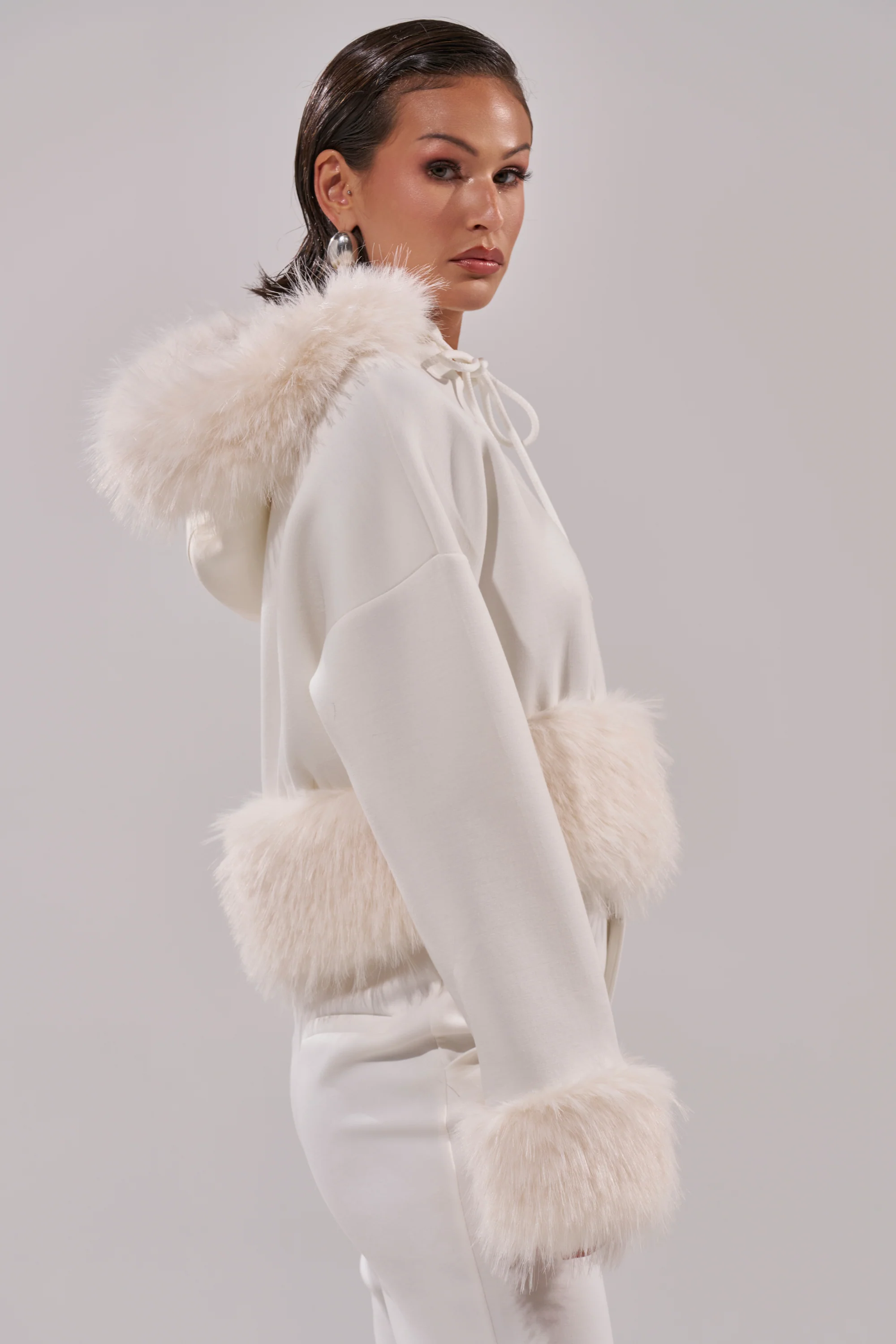 SNOW WHITE FUR TRIM SWEATSHIRT - Image 5