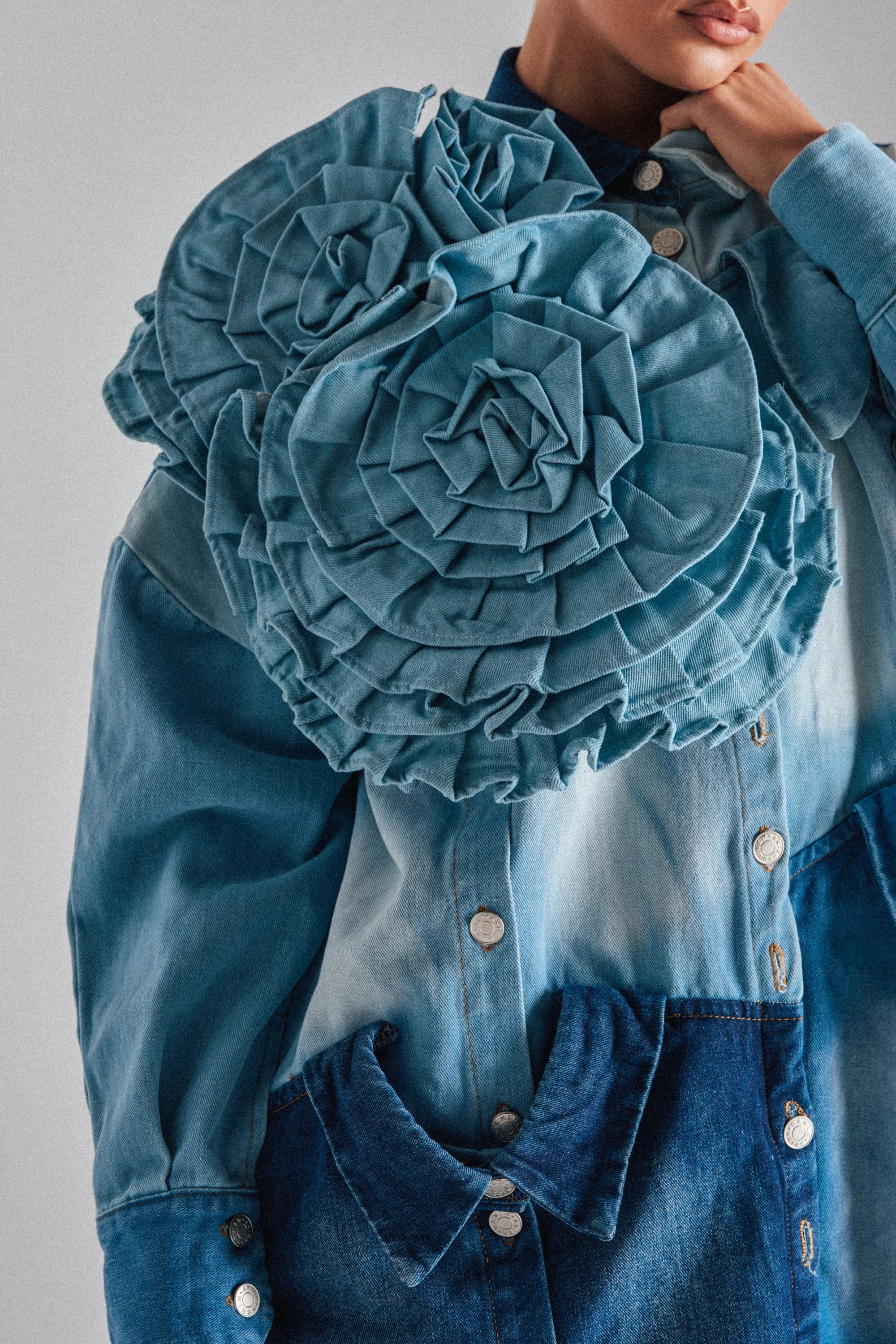 SO FINE DENIM BROOCH - Image 4