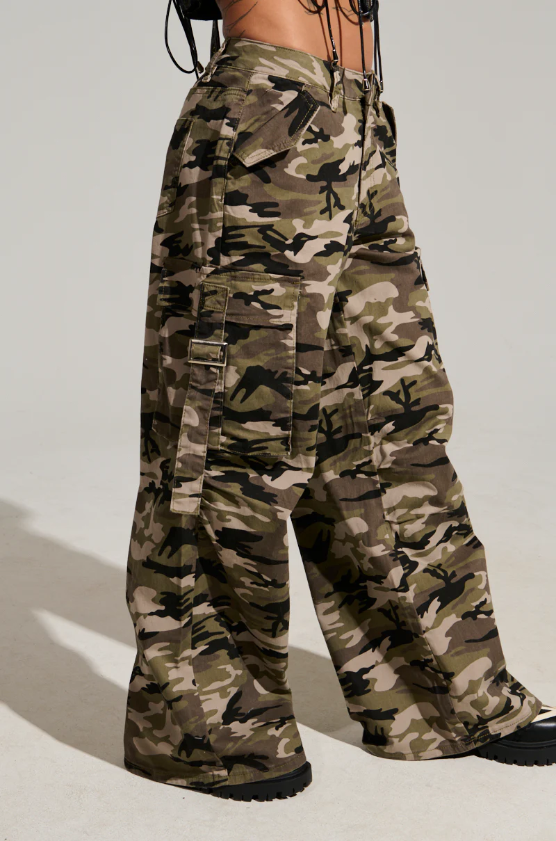 STREET STYLE WIDE LEG CAMO PANT - Image 4