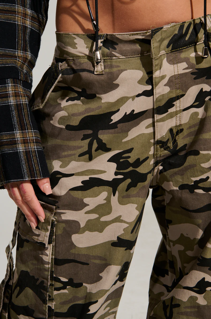STREET STYLE WIDE LEG CAMO PANT - Image 7