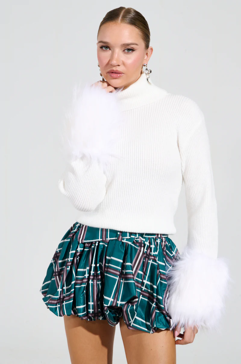 SYDNEY FUR CUFF SWEATER IN IVORY - Image 4