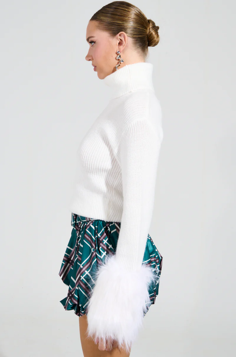 SYDNEY FUR CUFF SWEATER IN IVORY - Image 7