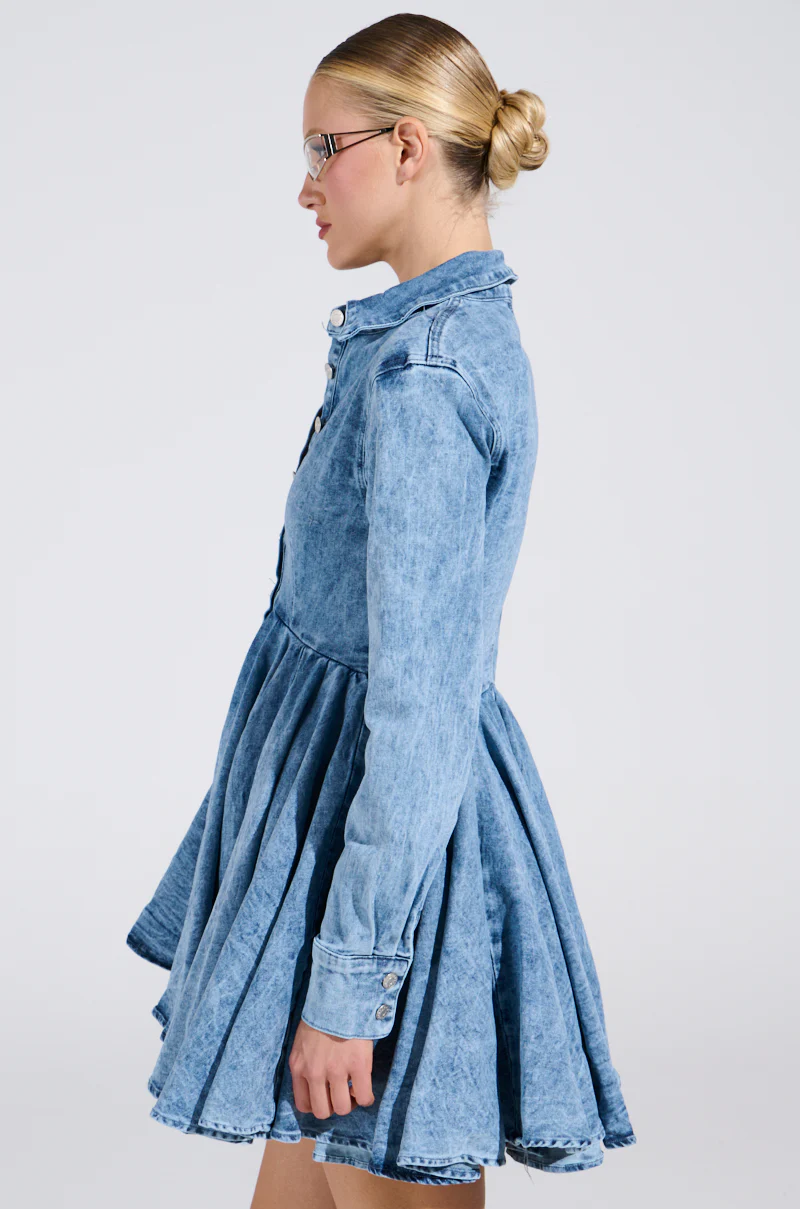 THE IT GIRL MINI DRESS IN DENIM - Image 3
