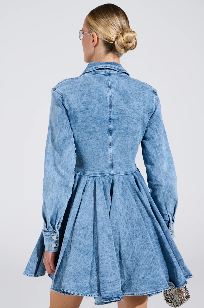 THE IT GIRL MINI DRESS IN DENIM - Image 4