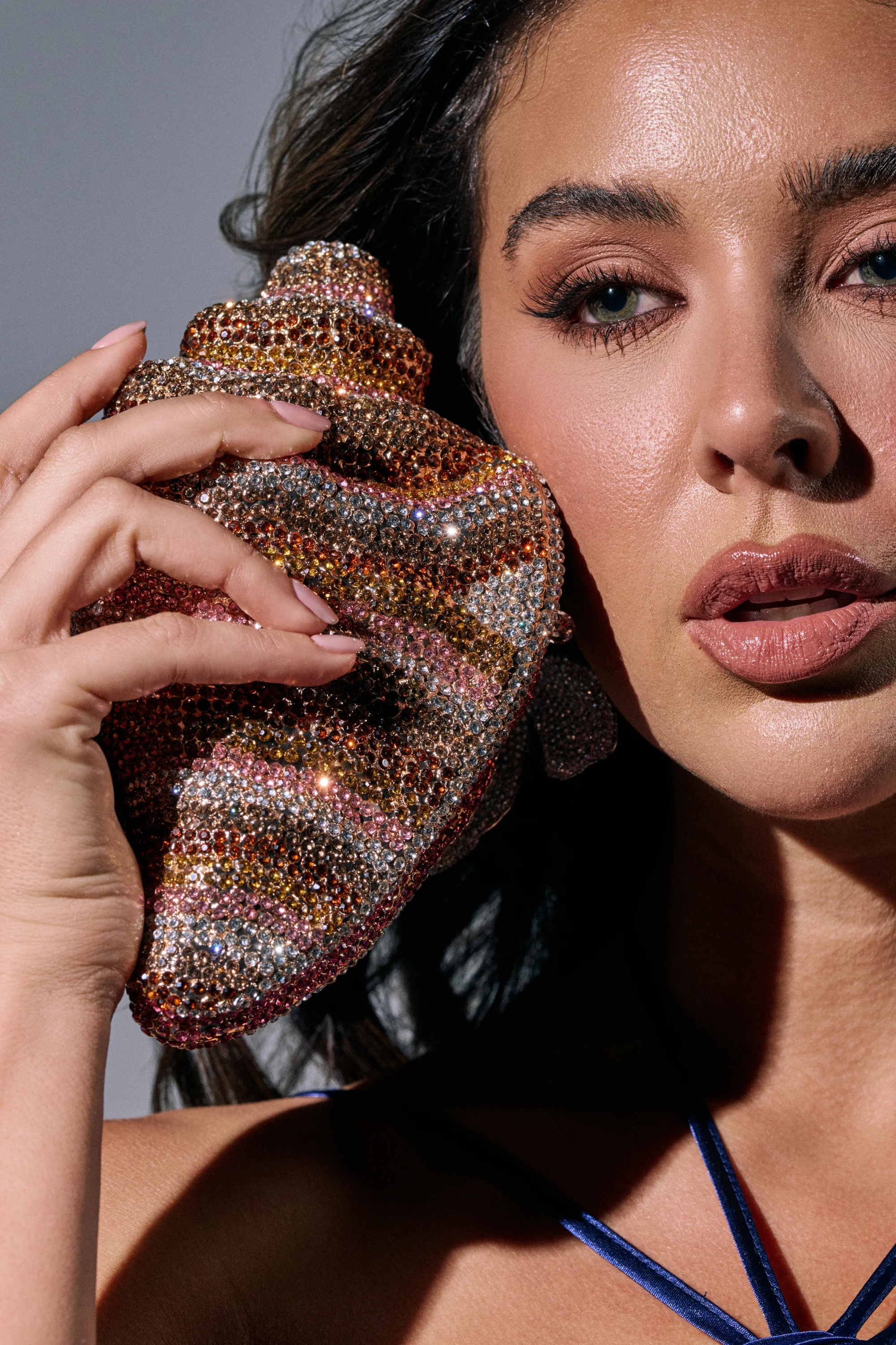 THIS IS MY SHELL BLING CLUTCH - Image 2
