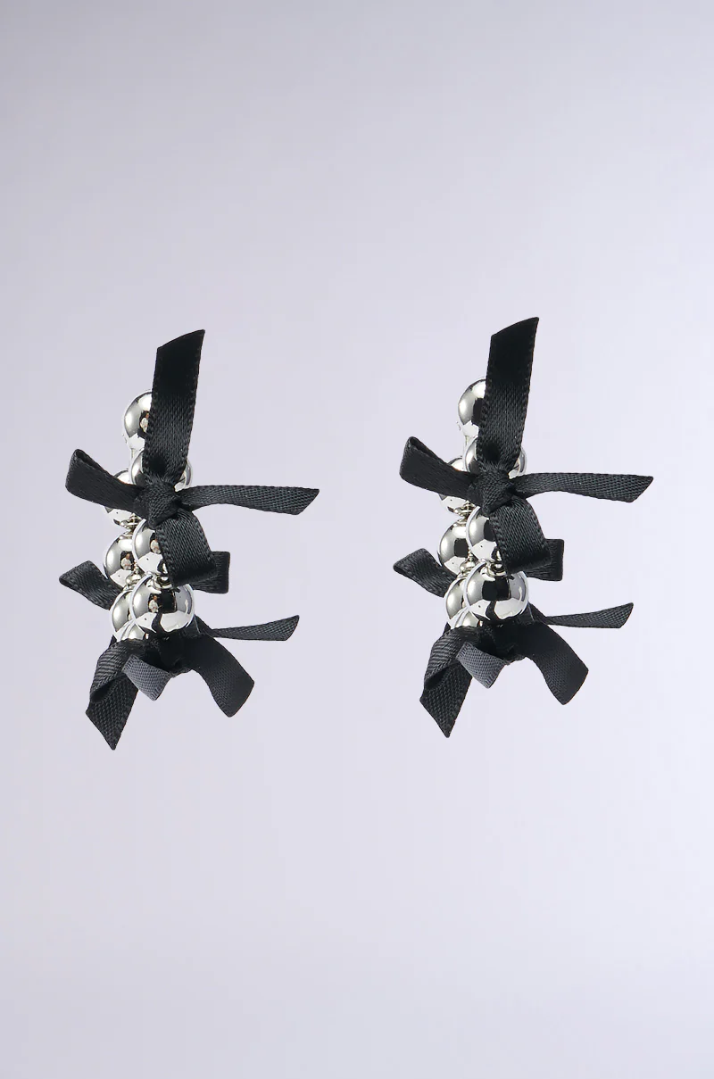 TIE IT WITH A BOW EARRING - Image 3