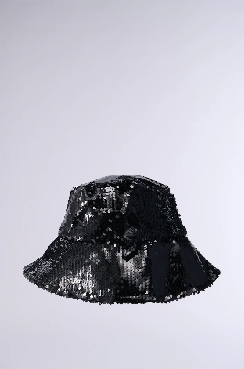 TIME TO SHINE SEQUIN BUCKET HAT IN BLACK - Image 4