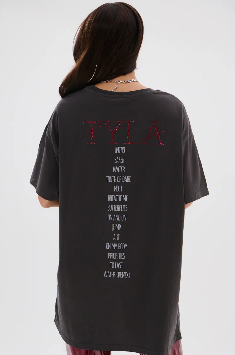 TYLA GRAPHIC T-SHIRT DRESS WITH DISTRESSING - Image 5