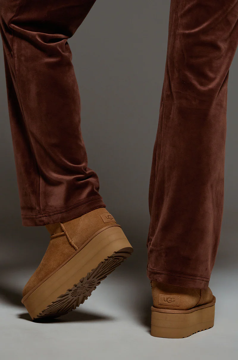 UGG CLASSIC MINI PLATFORM BOOTIE IN CHESTNUT - Image 2