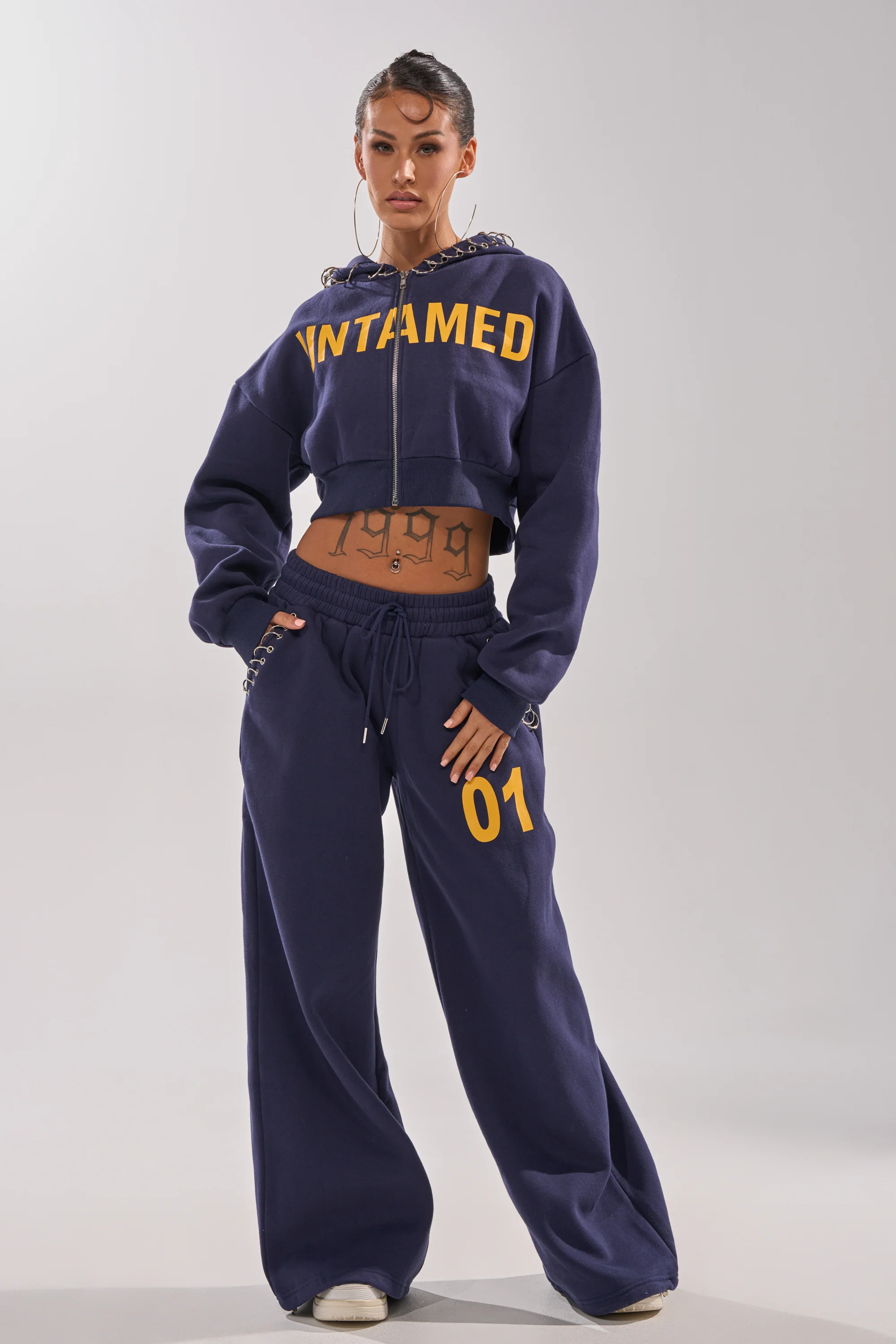 UNTAMED METAL RING SWEATSHIRT - Image 10
