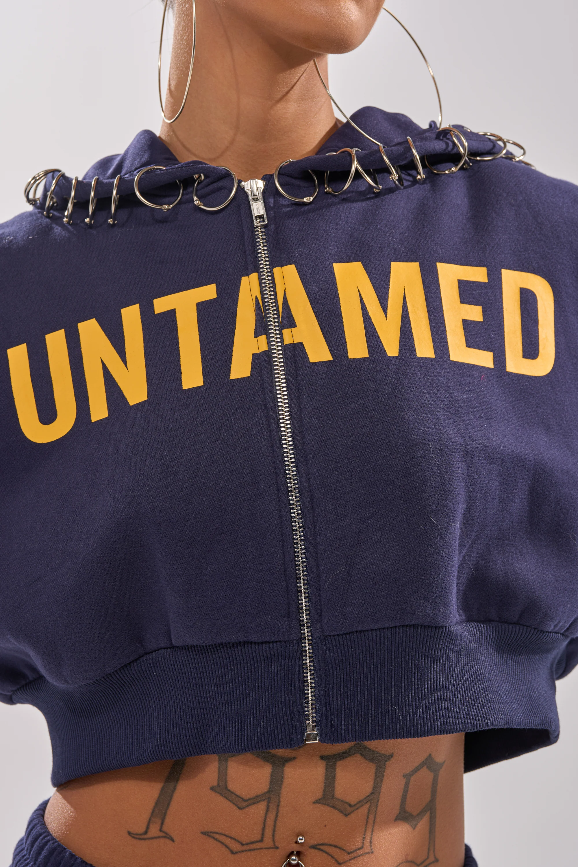 UNTAMED METAL RING SWEATSHIRT - Image 15