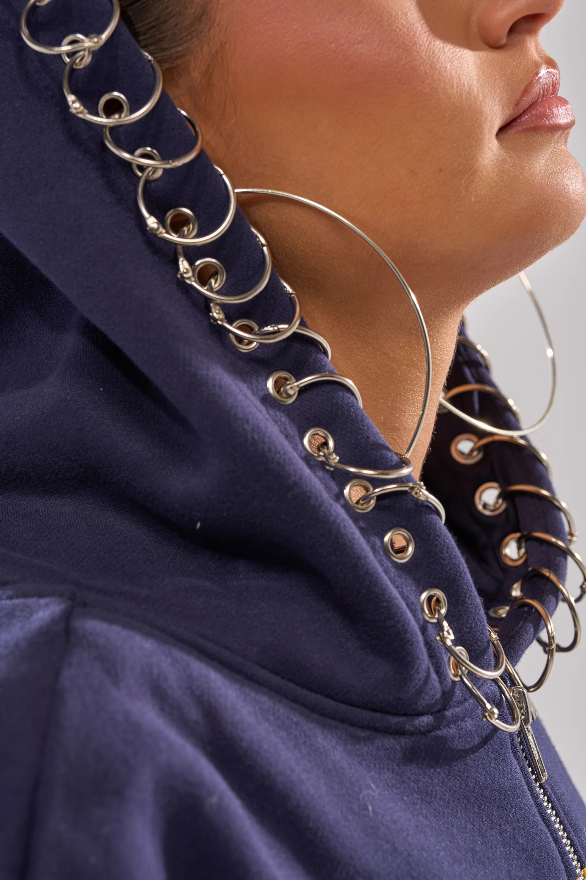 UNTAMED METAL RING SWEATSHIRT - Image 16