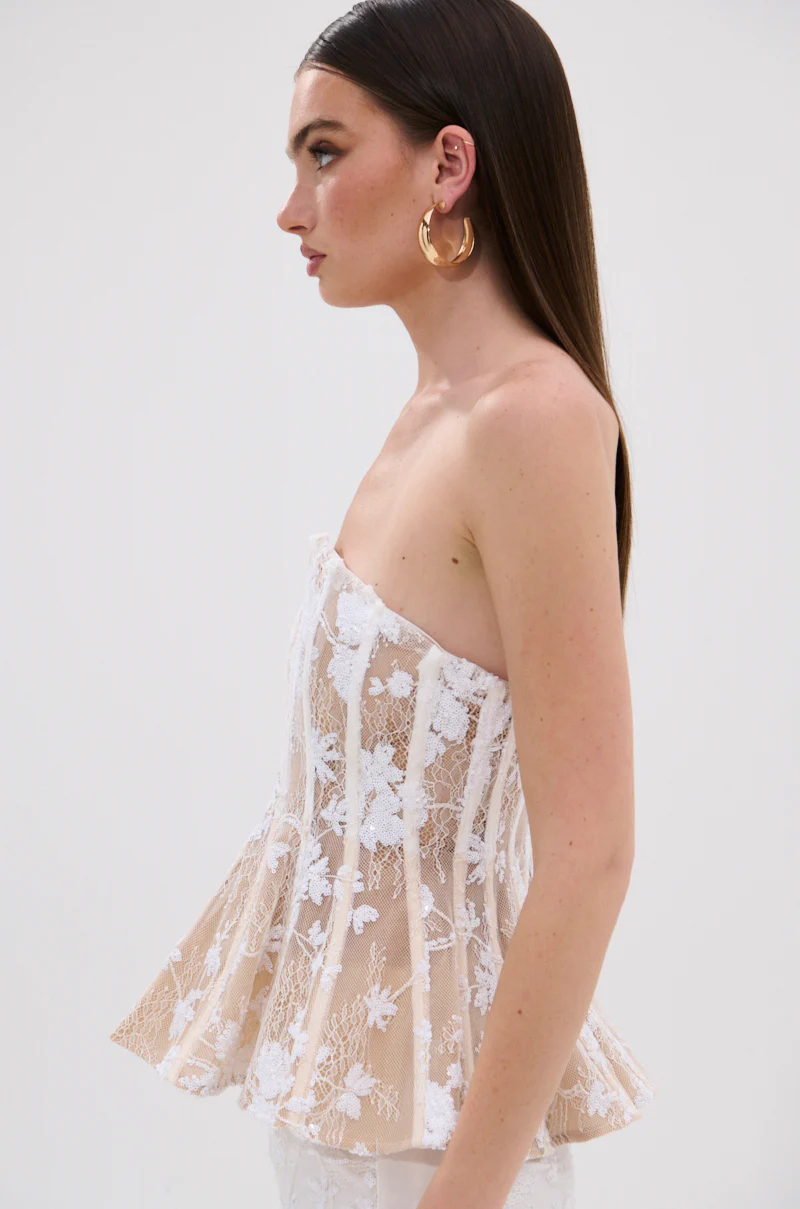UP NEXT LACE CORSET TOP IN WHITE - Image 3