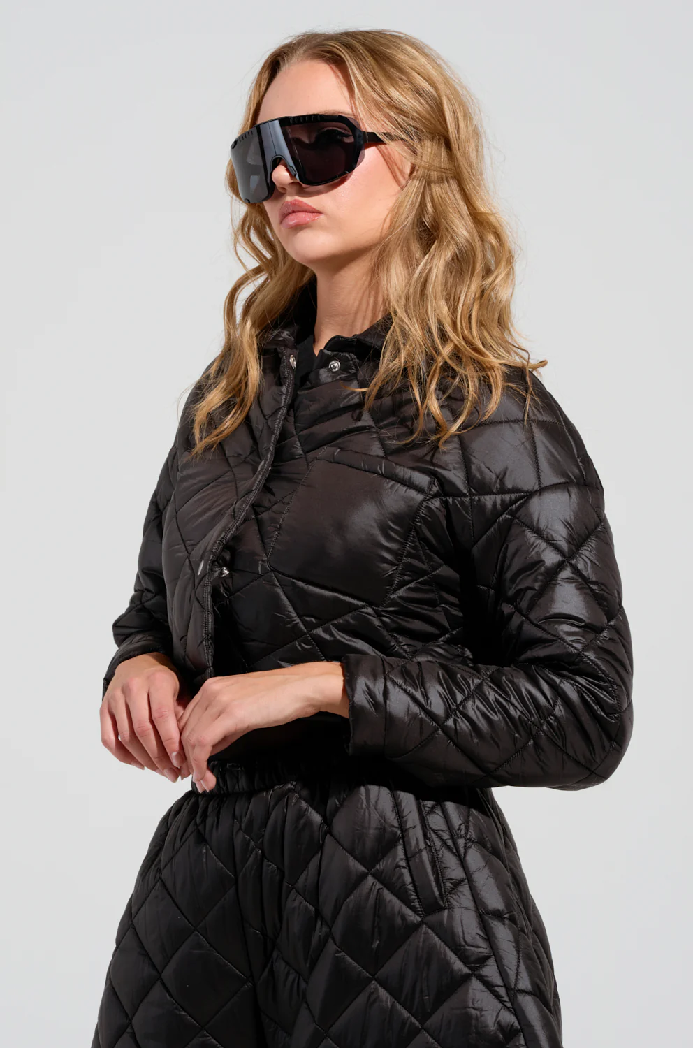 VIVI CROPPED PUFFER BOMBER IN BLACK - Image 5