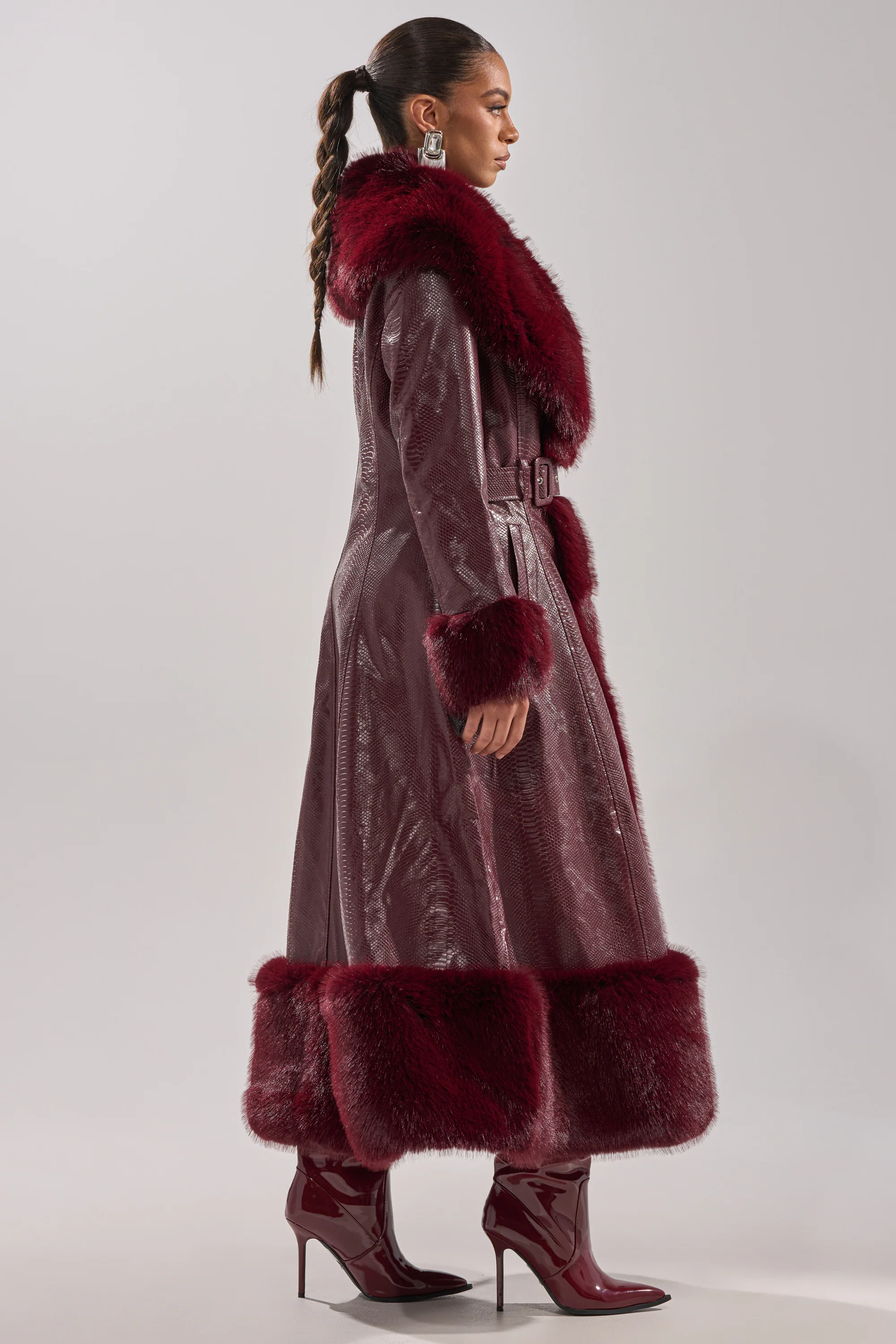 VIVIAN FUR TRIM TRENCH IN BURGUNDY - Image 5