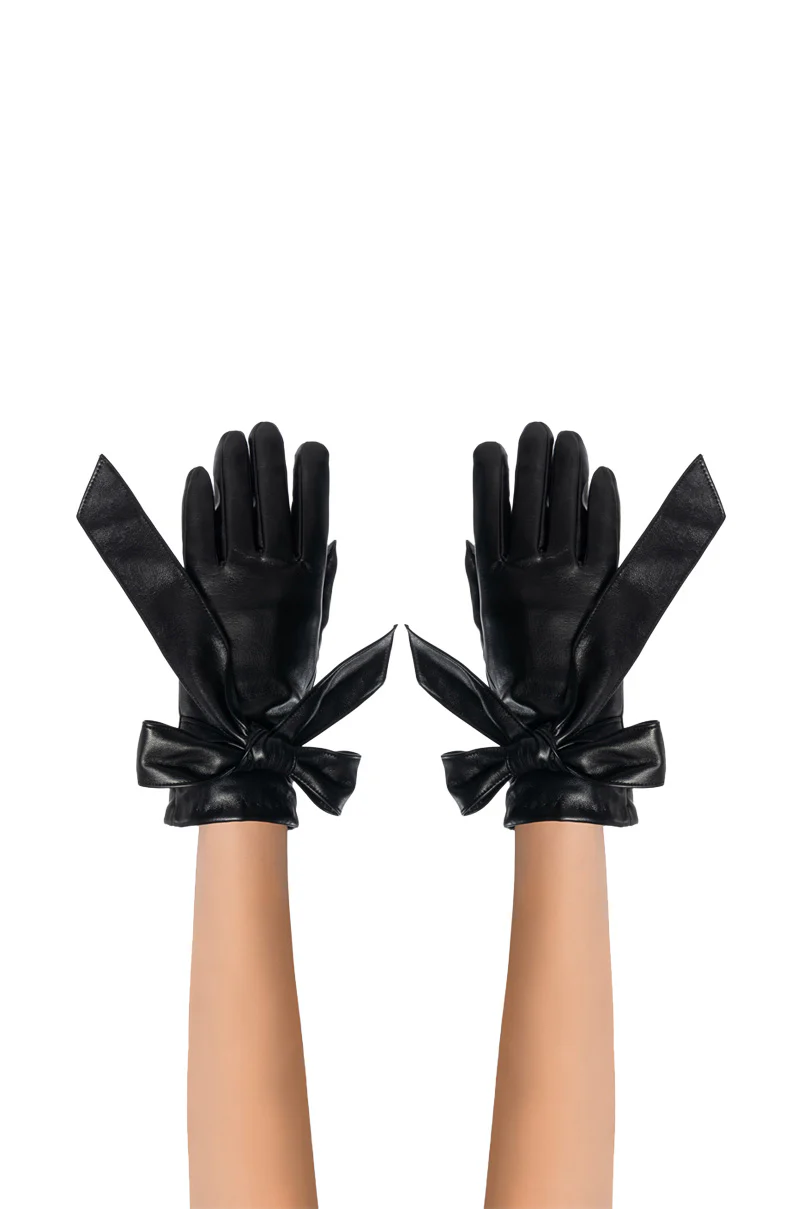 WINTOUR PLEATHER BOW ACCENT GLOVES IN BLACK - Image 5